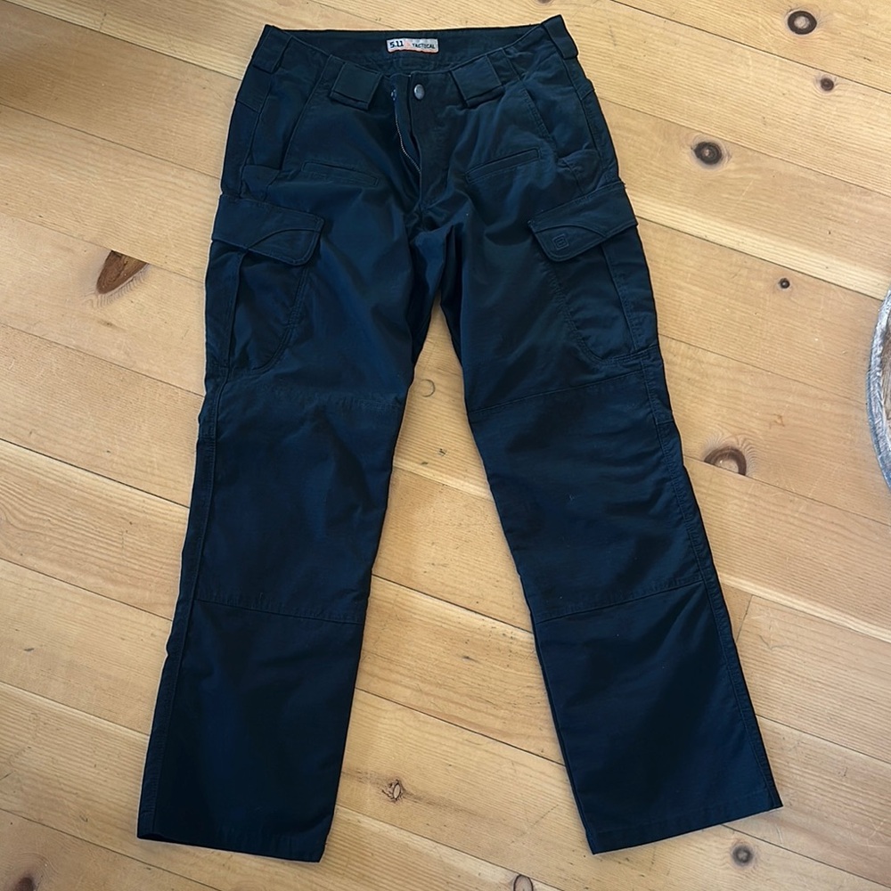 🟠Women’s Black tactical Cargo Pants. Size 8. 5.11 tactical